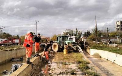 "Gaur trenbide azpiko pasabideak garbitzen ari gara besteak beste"