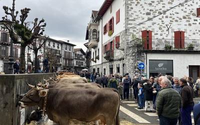 [BIDEOA] Giro ederra Lesakan ospatzen ari diren Bortzirietako ferian