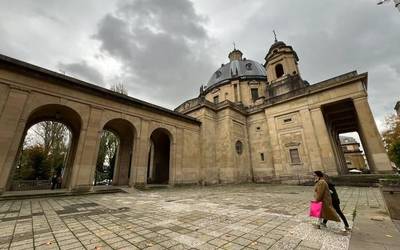 Erorien monumentuaren itxura eta izaera aldatzeko akordioa txalotu dute hainbat memoria elkartek eta norbanakok