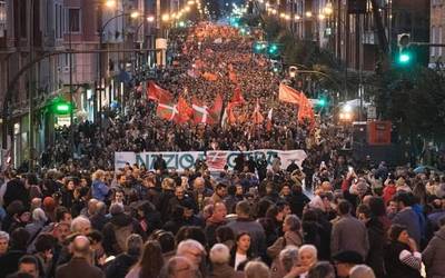 Makina bat sakandarrek parte hartu zuten EH Bilduren Bilboko manifestazioan