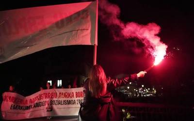 Indarkeria matxistaren kontrako aldarriz bete dira eskualdeko plazak eta kaleak