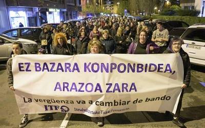 Milaka emakume atera dira kalera, indarkeria matxistaren kontra: “Ez bazara konponbidea, arazoa zara”