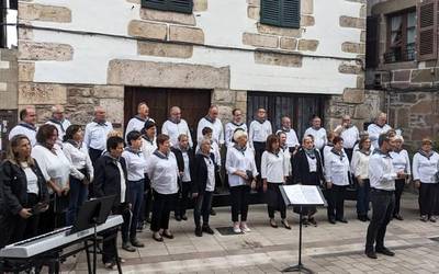 Abenduaren 3an emanaldia eginen du Donamarian Mendi abesbatzak