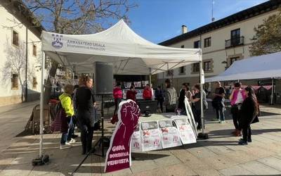 Greba feminista orokorraren lehen urteurrenean, egindako bidea izan dute hizpide Arrasaten