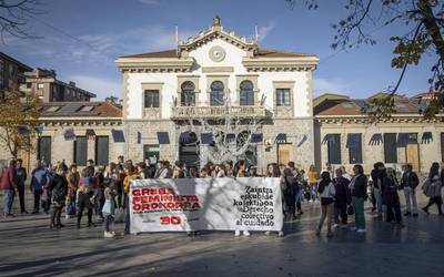 Zaintza sistema publiko eta komunitarioaren beharra berriro kalera