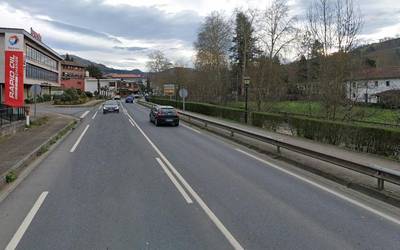 Azpeitia eta Azkoitia artean auto istripu bat izan da eta pertsona bat zauritu da