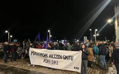 Pasaiako hilketa matxista gaitzetsi dute dozenaka herritarrek