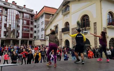 Valentziako uholdeetako kaltetuentzako zumba saio solidarioa egingo dute igandean