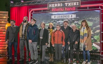 Une hunkigarri zein dibertigarriak uztartu dituzte 'Herri Txiki Infernu Handi'-ren Luiaondoko grabaketan