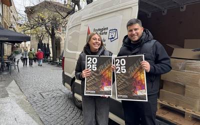 2025eko egutegiak banatzen hasi dira bailaran
