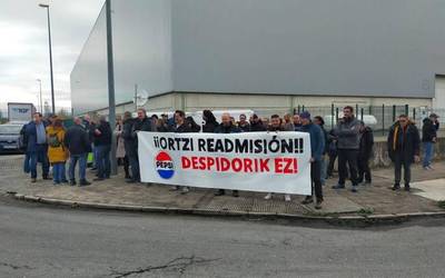 Kaleratutako lankidea itzultzea eskatuz protesta egin dute Pepsiko langileek