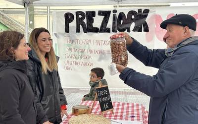 Arizmendi ikastolak Arberoa ikastolari babesa eman dio