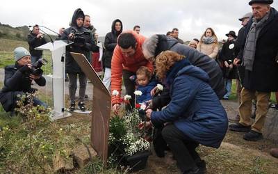 Frankistek hiru lagun hil zituzten lekua duindu dute Guardian