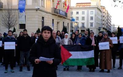 Gasteizko bost familia palestinarrak berriro etxegabetze arriskuan daudela salatu dute