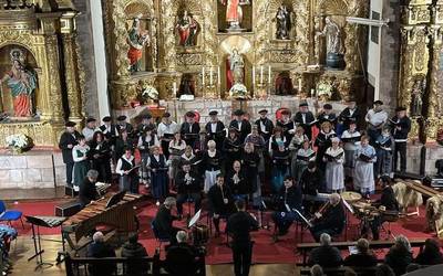 Eguberriko kontzertu ederra eman du aurten ere Mendi Abesbatzak Donezteben