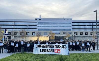 Okupazioaren kriminalizazioa salatzeko elkarretaratzea egin dute Gasteizen