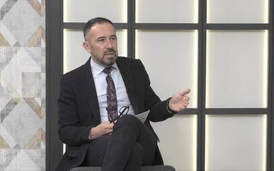 Denis Itxaso: "Eraikin zaharrak berritu eta gazteentzako bizitoki bihurtzea politika interesgarria da; Arrasaten ari gara"