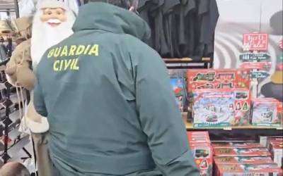 Guardia Zibilak kontrabandoko araudia hausten duten jostailuak aurkitu ditu Arrasaten