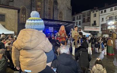 Erraldoi eta kilikiek girotu zuten Santamasen etorrera
