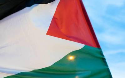 Herri palestinarraren genozidioaren irudiak kalera ateratzeko ekimena atzeratu dute, eguraldiagatik