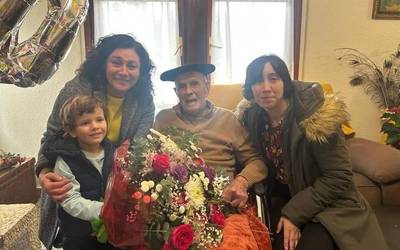 Juan Jose Uberuaga zornotzarrak 100 urte bete ditu