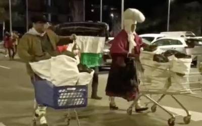 Olentzerok eta Mari Domingik ikatza eraman dute Arrasateko Super BM eta Lidl supermerkatuetara