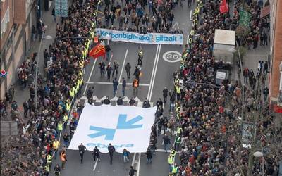 Urtarrilaren 11n Bilbon egingo den manifestaziora joateko autobusa
