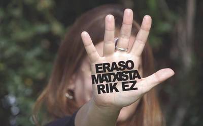 Elkarretaratzeak Barakaldon izandako hilketa gaitzesteko