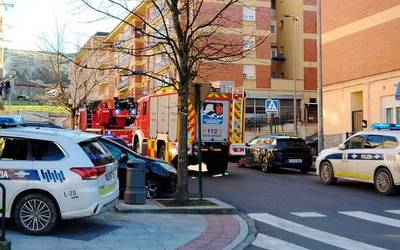 Pertsona bat zauritu da Latiorroko etxebizitza batean jazotako sutean