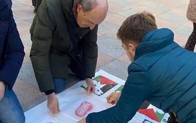 Palestinaren aldeko elkarretaratzea egin dute Berrizen