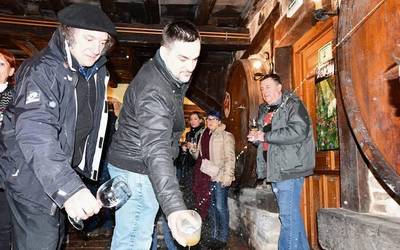 Kupelak zabalik Araba osoan