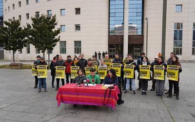 Otsailaren 1eko manifestaziorat joateko deialdia egin du Aroztegiko Elkartasun Komiteak
