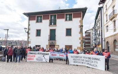 Pentsiodunak sinadurak biltzen, Legebiltzarra presionatzeko