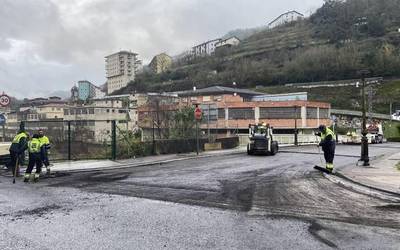 11:00etatik 14:00etarako autobusak Sagar Errekan hartu behar dira