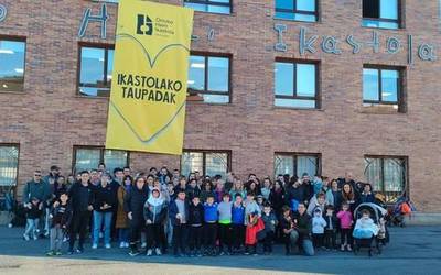 Orioko Herri Ikastolak bat egin du Zarauzko Salbatore Mitxelena Ikastolarekin
