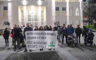 Jauzi Uribe Kostak metroaren frekuentzia 13 minutuan behinekoa izatea eskatu du