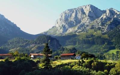 Natura, ondarea eta euskara uztartuz, ibilbide berri bi Mañarian eta Atxondon