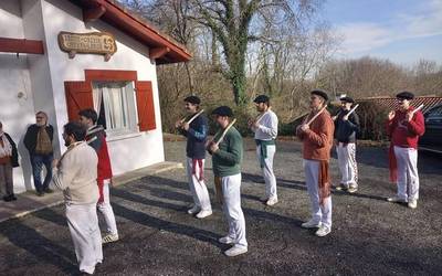 Ihauterietara bidean auzoz auzo hasiko dira Senpereko zakuzaharrak larunbatean