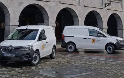 Leitzako Udalak bi ibilgailu elektriko berri eskuratu ditu
