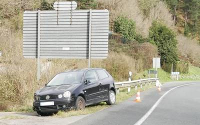 Asteazkenean Luiaondon gertatutako auto istripuan ez zen zauriturik egon