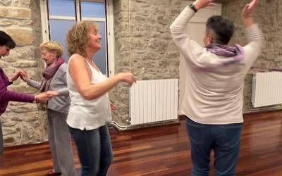 Dantza zaleen topaleku izan da Olaran etxea