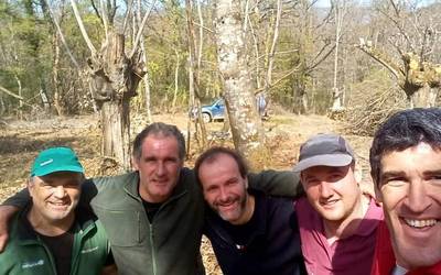 "Batak bestea lagundu, erakutsi, ikasi; azkenean, dena"