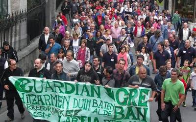 Guardianen itxieraren aurkako erreakzio olatura batu da APILL
