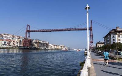 Bizkaia Zubiak pixkanaka berrekin dio ibilgailuak garraiatzeko zerbitzuari