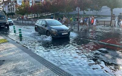 Badaezpadako neurriak hartzeko eskatu du udalak, denboralea eta marea biziak tarteko