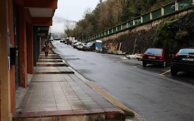 Azpiegiturak berritu, plataforma bakarra sortu eta zoladura osoa aldatuko dute Ezozibide kalean