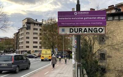 Durangoko EAJren berbetan, EH Bilduk "indarkeria matxista erabili du politika egiteko"