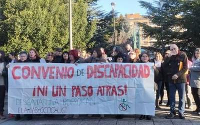 Mendekotasunaren sektorean grebara deitu dute ELA, LAB, CCOO eta UGT sindikatuek