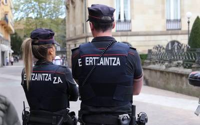 Ertzaintzak bi gazte atxilotu ditu Sondikan, Galdakaon indarkeria erabilita egindako lapurreta baten ikerketaren ondorioz