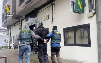 Amurrion gizon bat atxilotu dute sareetan hildako guardia zibilak "iraintzeagatik"